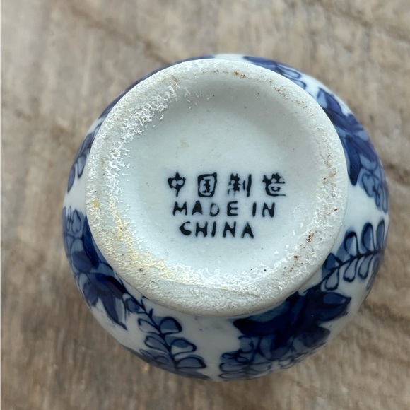 Set of Two Vintage Blue and White Oriental Porcelain Vases. 2” and 4” tall. #224 - Picture 10 of 11